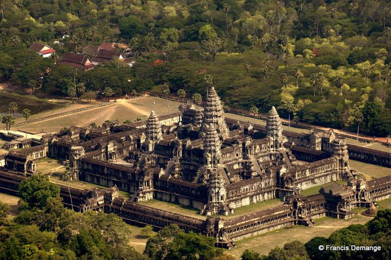 A LA RECHERCHE DES SECRETS D’ANGKOR