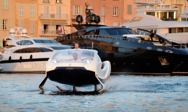 Le premier SeaBubble dans la baie de Saint Tropez.