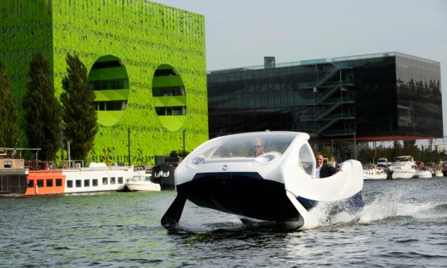 SeaBubbles sur la Saone a Lyon Confluence.