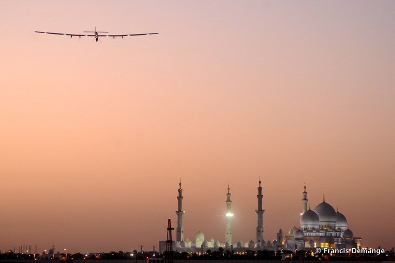 «Solar Impulse», l’avion solaire du Suisse Bertrand Piccard part cette semaine d’Abu Dhabi pour un défi de 35 000 kilomètres. Par Romain CLERGEAT /PARIS MATCH