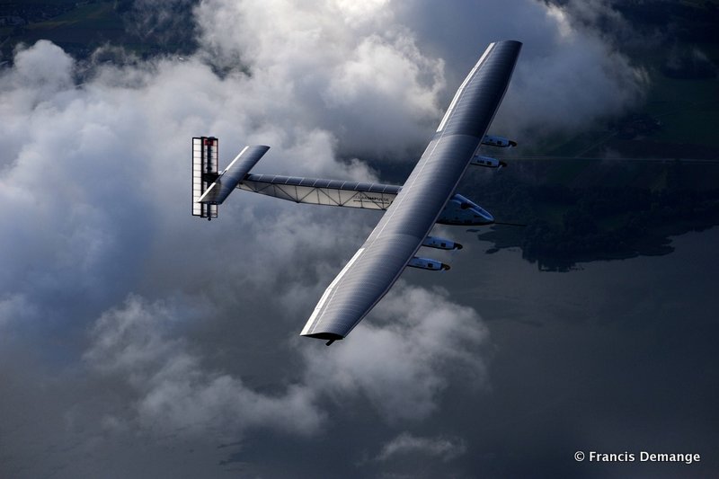 Solar Impulse – Décembre 2009 – Travail en exclusivité sur l’aventure de l’avion solaire : “Solar Impulse”, le rêve fou du ” Saventurier ” Bertrand Piccard et du pilote André Borschberg